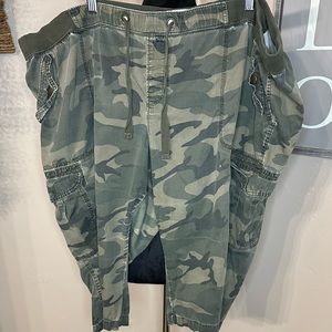 Old Navy Camouflage Capri Pants